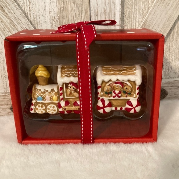 Blue Sky Gingerbread Train Shakers - Picture 1 of 6